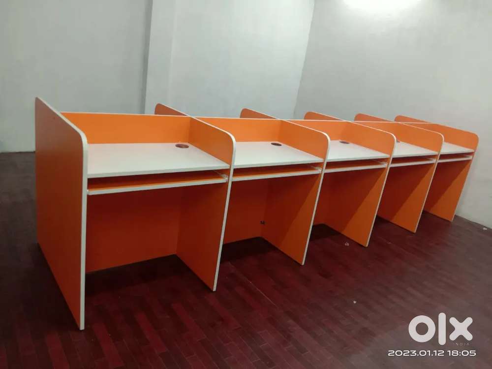 Office furniture 2.5 feet work station