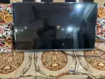VU 40 INCH LED TV WITH MOVABLE WALL MOUNT