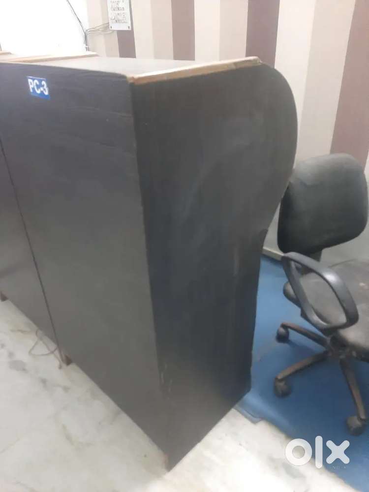 COMPUTER TABLE 1ST CLASS CONDITION