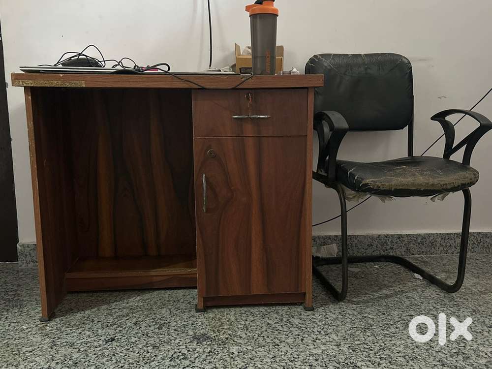 Table + chair