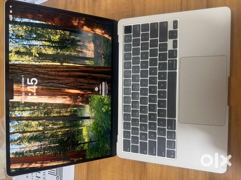 Starlight Macbook air m4 in warranty