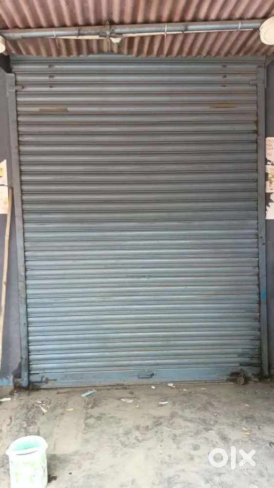 Rolling shutter  6.9 × 6.4 feet