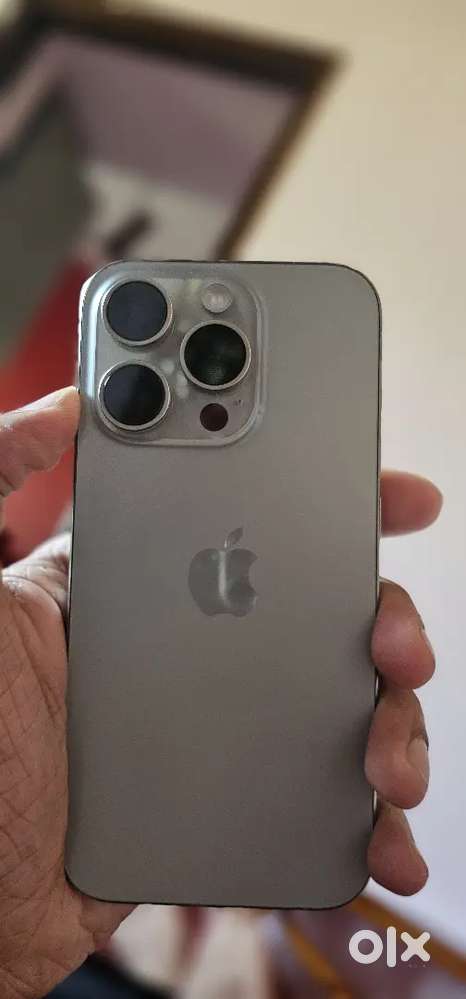 Iphone 15 pro 256gb natural titanium 1 year old