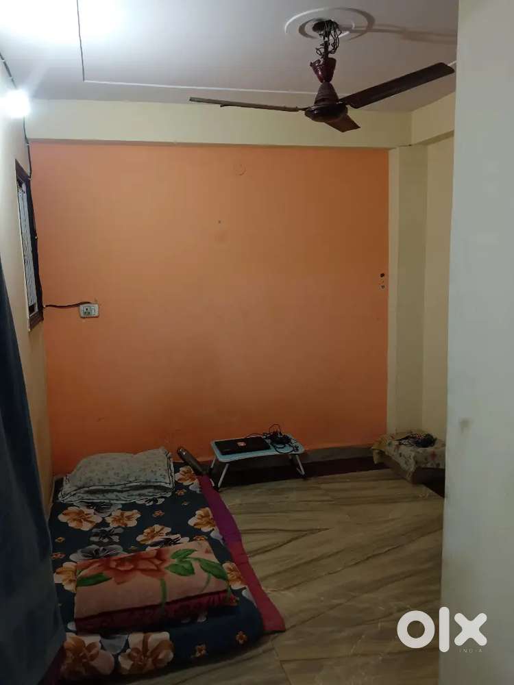 Looking a roommate educated person age limit 25