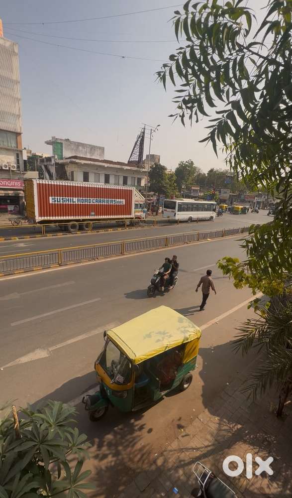 Big shop  First Floor For Rent