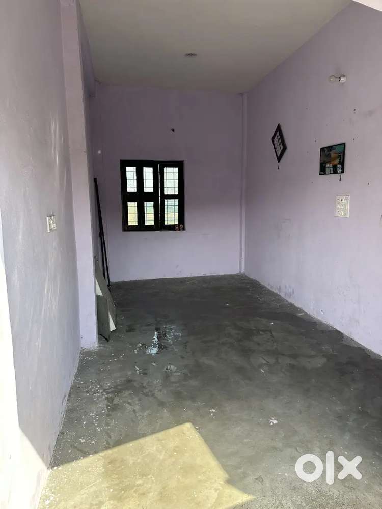 First floor Main Road commercial office/shop on rent.