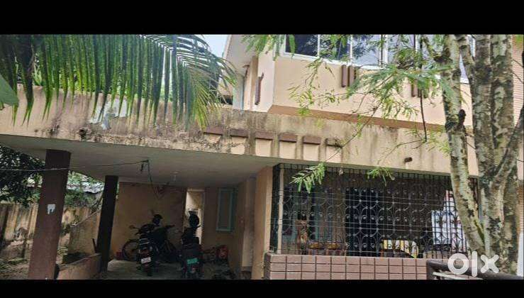 ID-U230838  Residential 8 Cent Land with Old House for Sale at Pettah