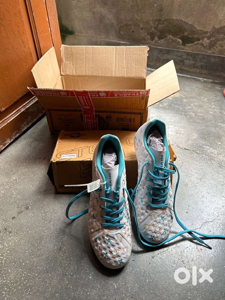 Nivia Sphare spike2.0 (Size:7)  (Men football shoes)