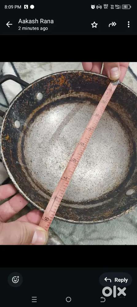 4 kadhai. 1 lohe ki kadahi hai 3 aluminium ki hai