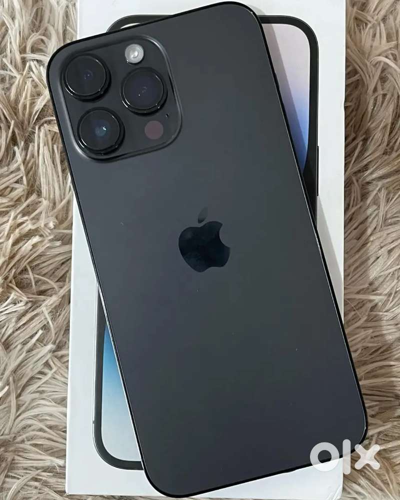 Apple  iphone 14 pro model only 4 month old with bill box warranty