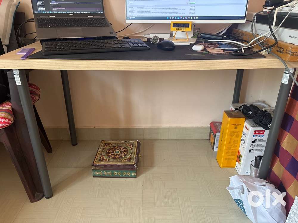 Computer table
