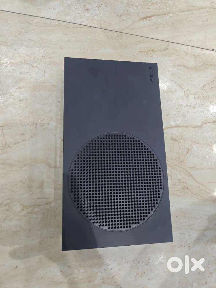 Xbox Series S 1TB with 2 controller