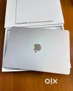 Apple MacBook Air 13.6 M2 Chip (2024)