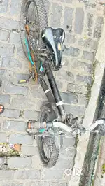 Black colour, powerful speed
