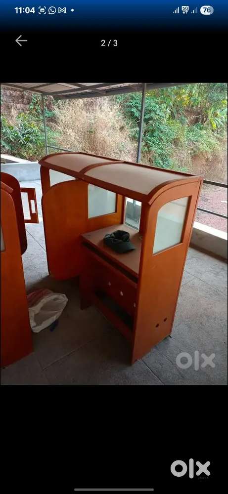 Computer table