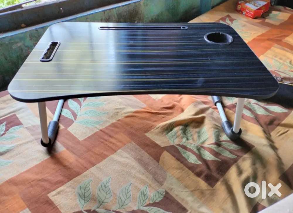 Foldable study table