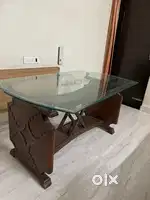 Dining table with 6 cushioned chairs