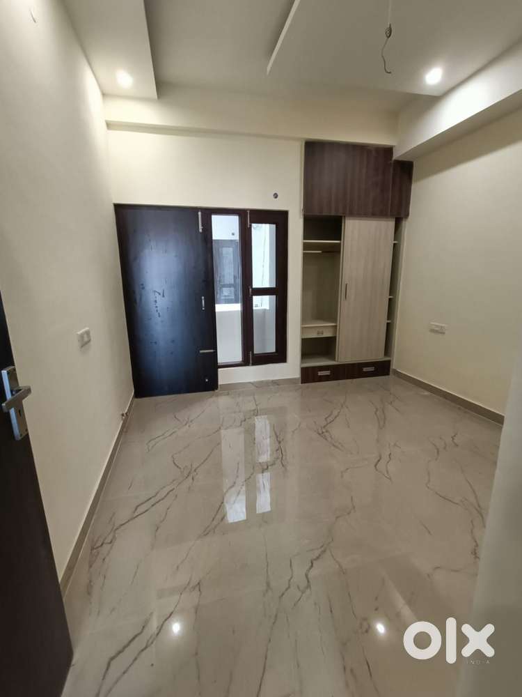 3 bhk semi furnished flat for rent