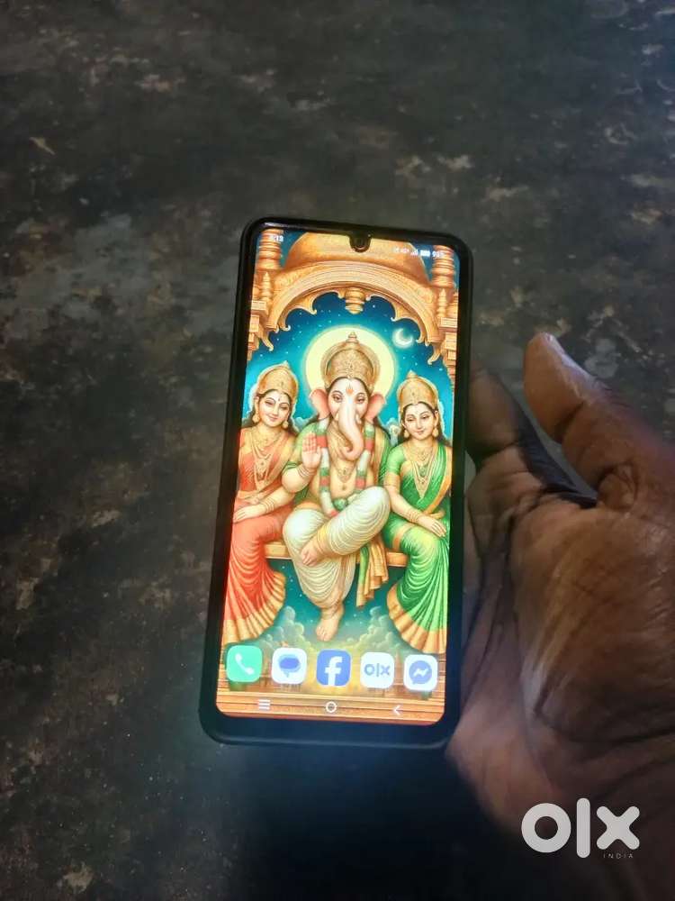 vivoy19 6/128gb 5g original charger available ( pixed price)