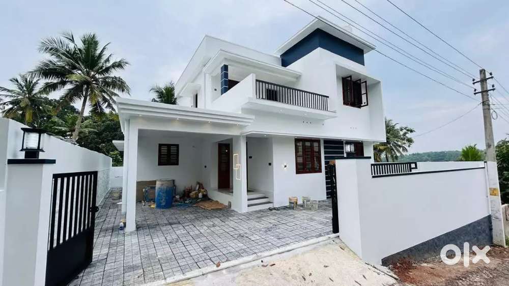 5.700 CENT 4 BHK KARIYAVATTOM NEW RED BRICK HOUSE