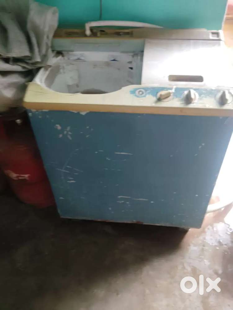 Whirlpool semi automatic washing machine