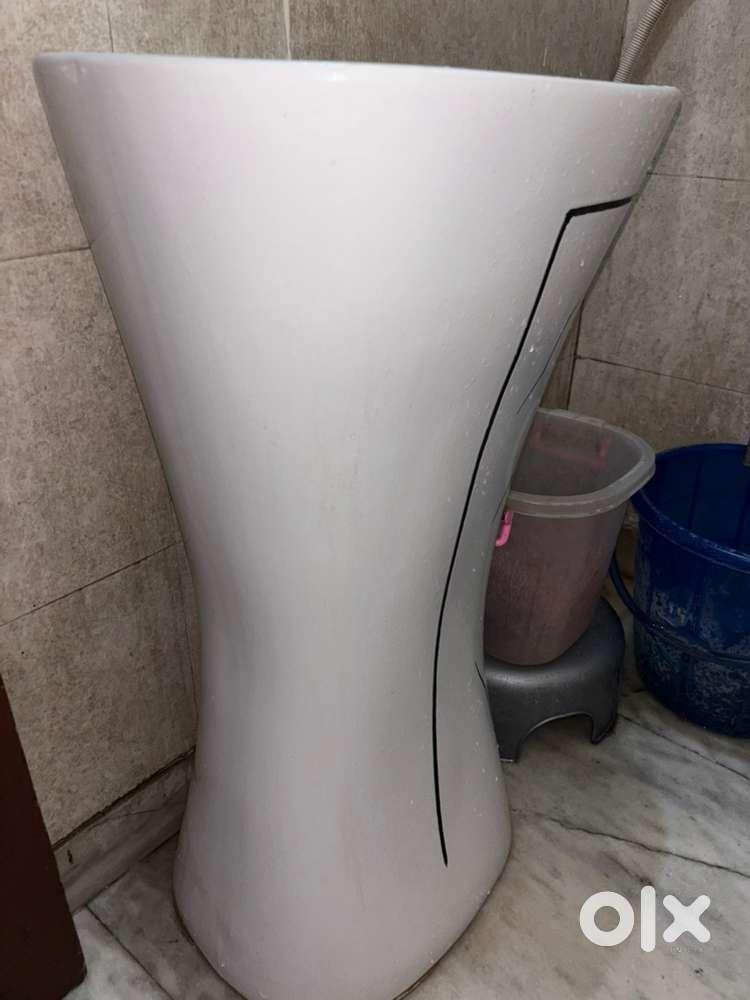 Wash basin - White/ 2 months old