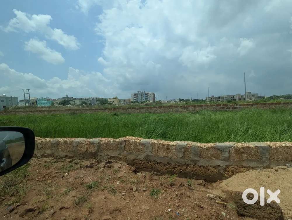 ready to construct plot near botanda