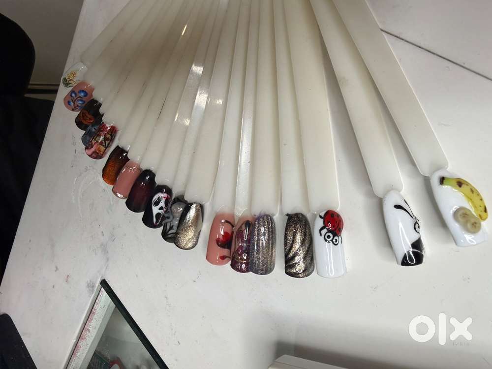 unisex hairstylist/Nail artist/Beautician