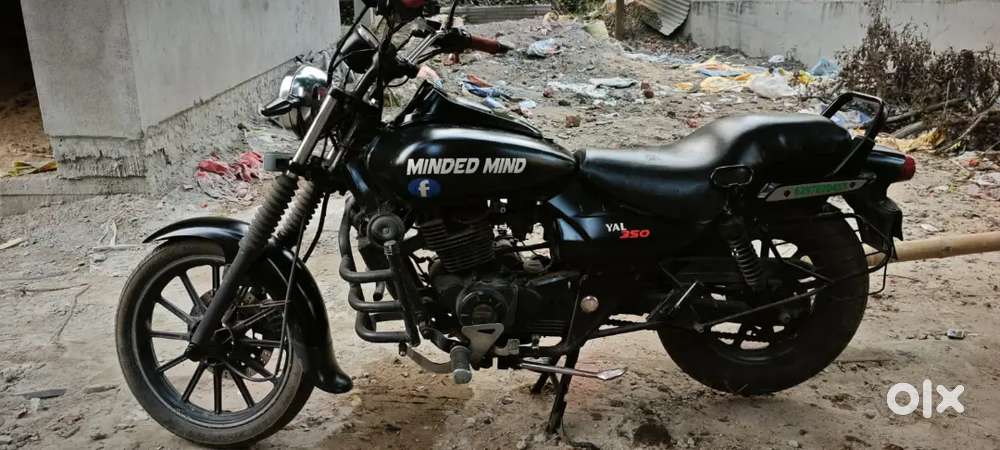 Bajaj  avenger 220 street