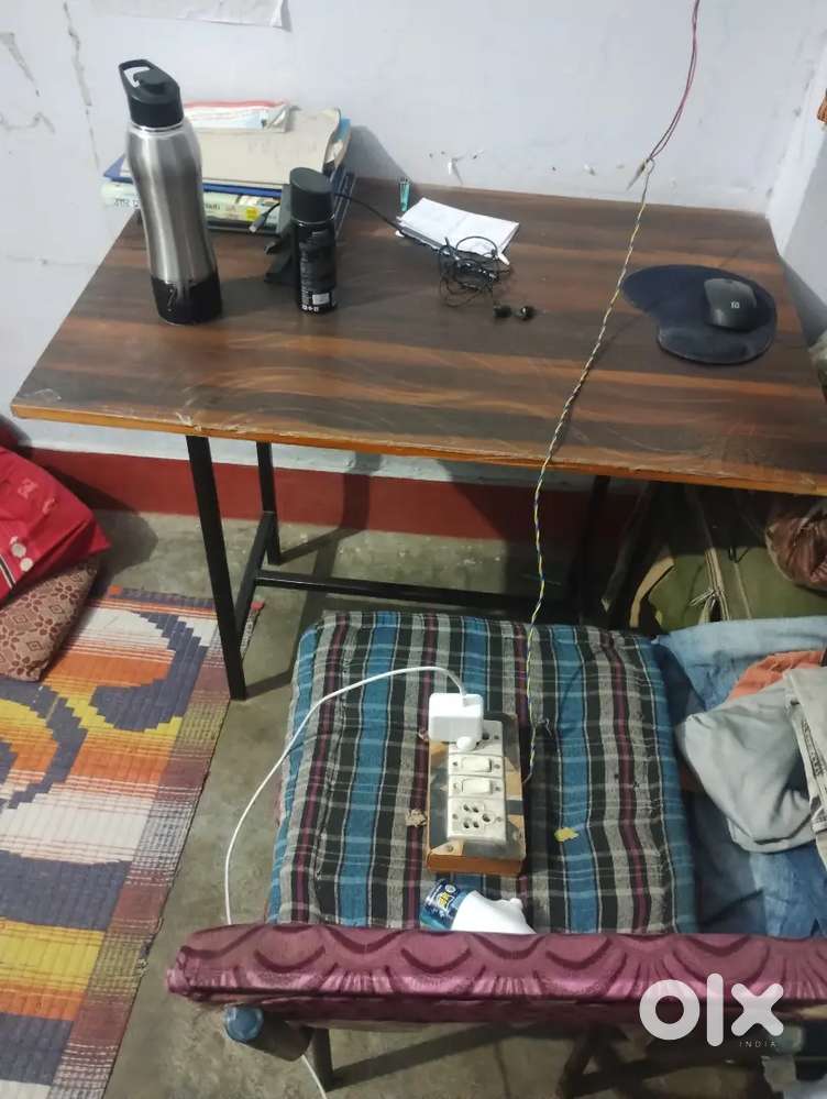 15kg gas cylinder(6kg gas),chulha(2 burner),chair,table,water bottle