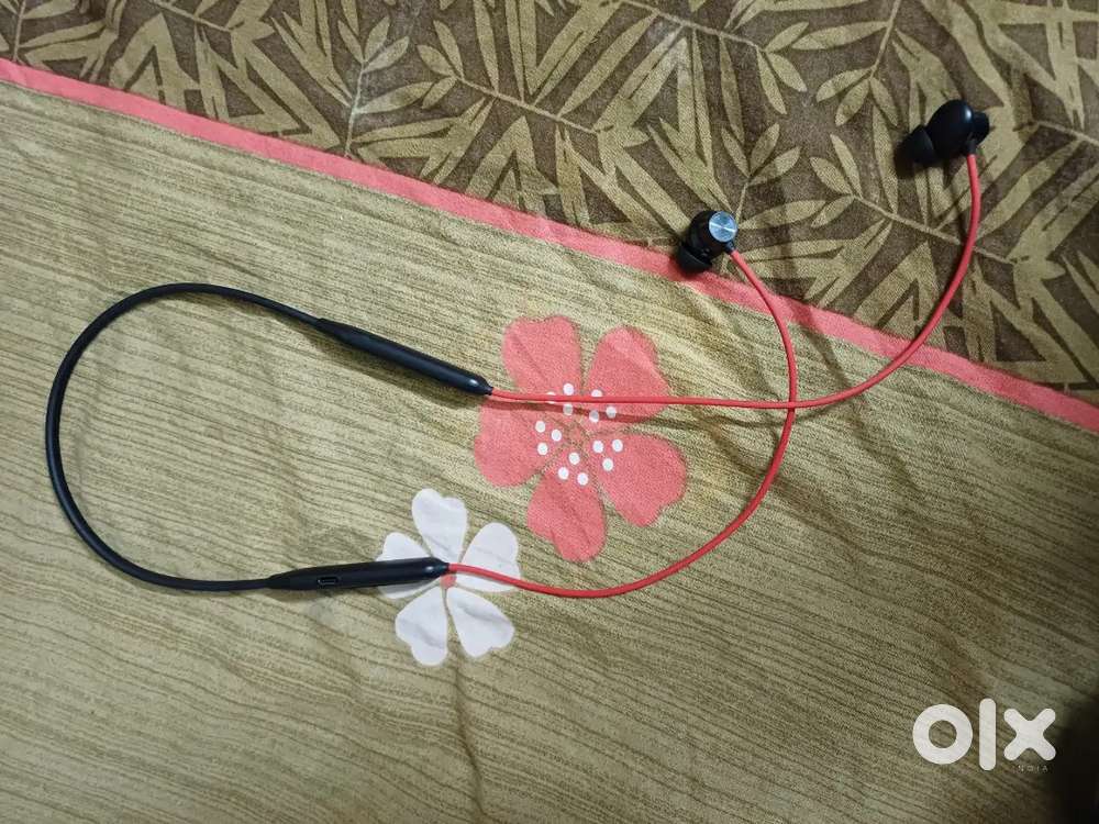 OnePlus z2 neck band and boat earphone wired
