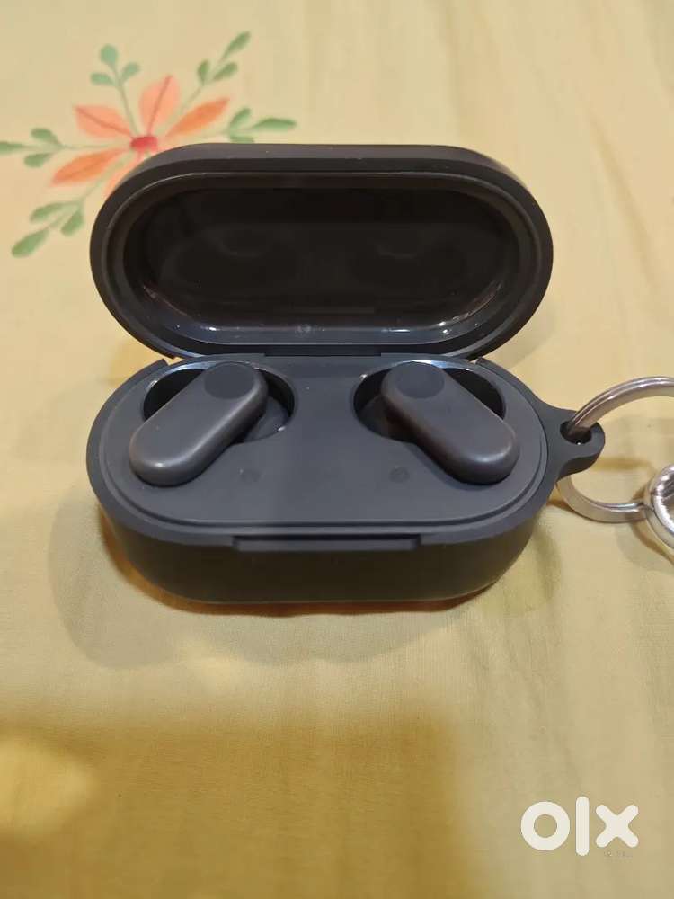 Oneplus Buds 2R And Charging Cable