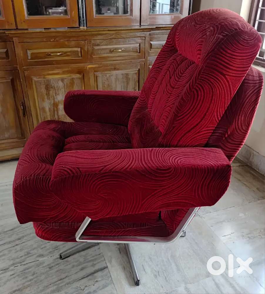 Single sofa chair rotatable with good cushioning