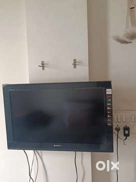 Sony Bravia 26 LCD TV – Good Condition – Wall Mount & Stand Included