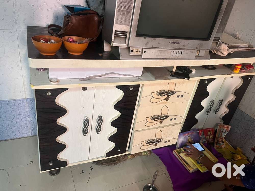 Good quality single bed and a TV table