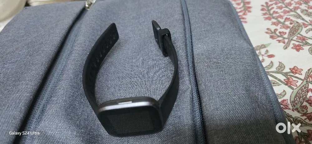 Fit bit for sale. Under warranty