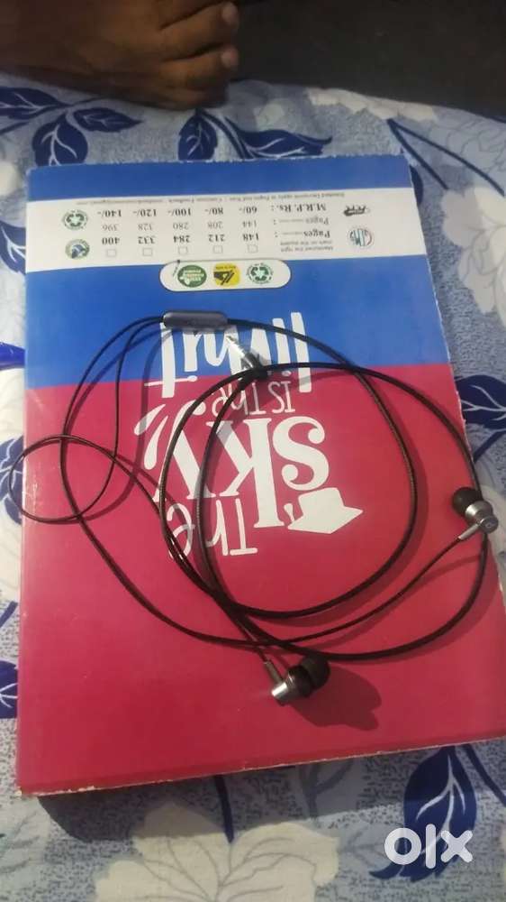 Wire earbuds