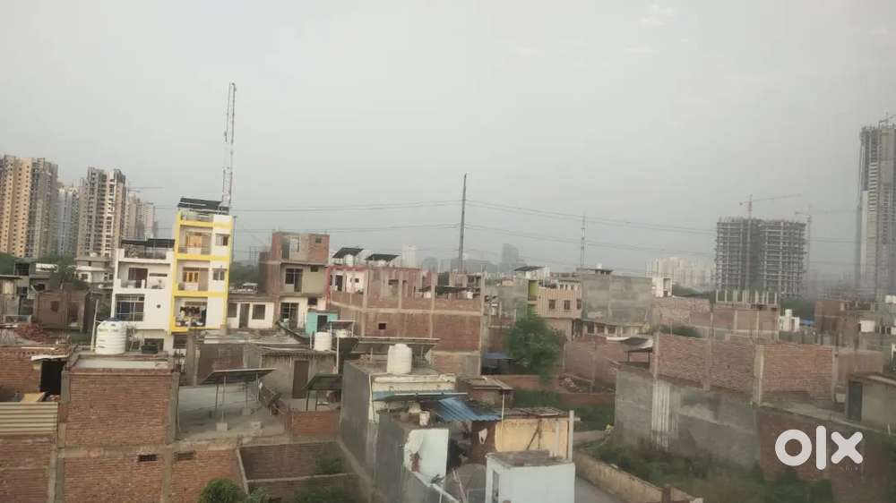 मेट्रो से लगी जमीन पर आशियाना बनाया