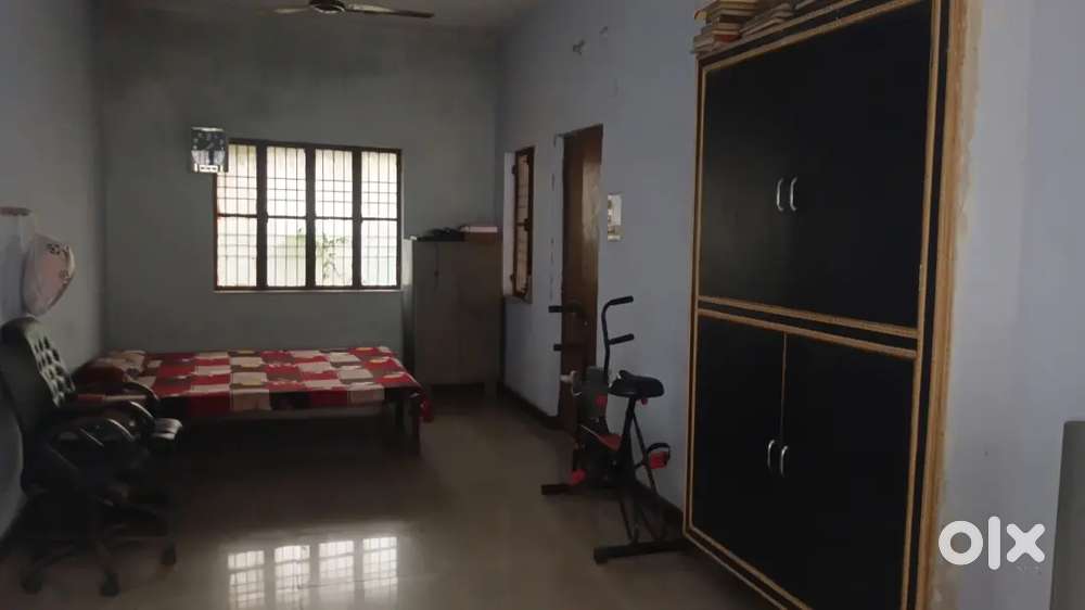 Only for working or students boys or girls Independent floor