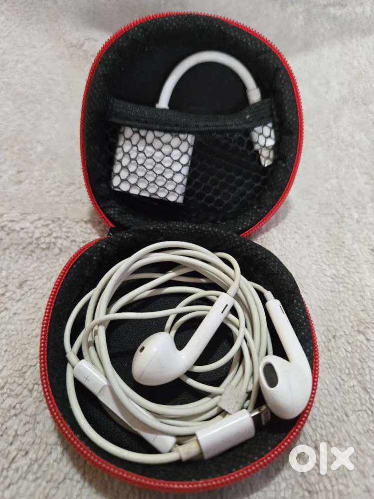 Apple wired earphones