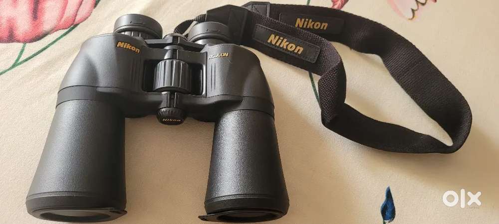 Nikon Aculon Binocular