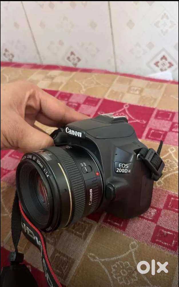 Canon 200d mark ii good condition with 55 250 mm stm lance