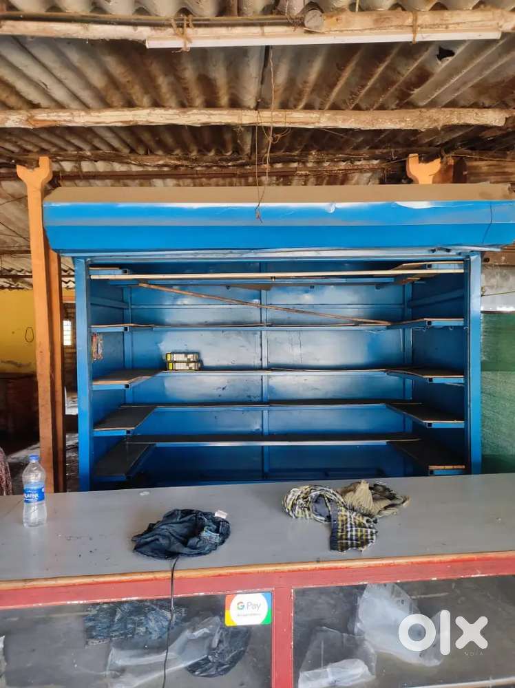 Iron shop with shuttle