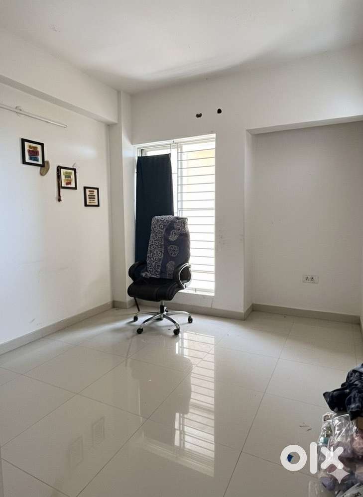 Fully Featured 2BHK Flat  Gym  Pool  Balcony  For Rent