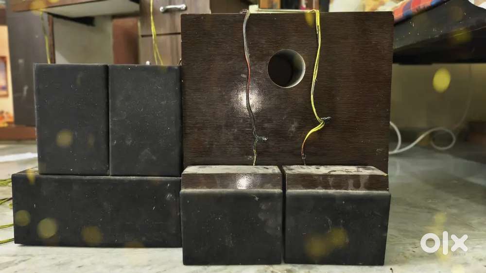 होम थियेटर असेंबल 5.1 स्पीकर सिस्टम में कुल 6 स्पीकर हैं।