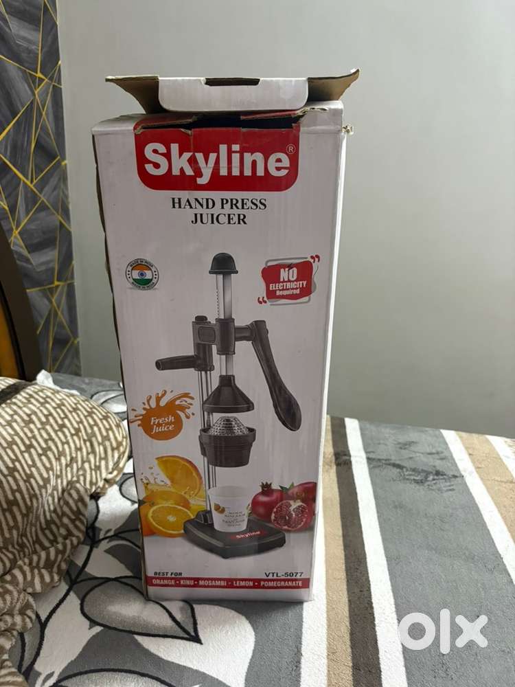Hand press juicer only 2 times used aluminiu