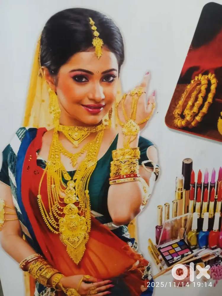 Gold plated and Cosmetics shop er jonno staff chai