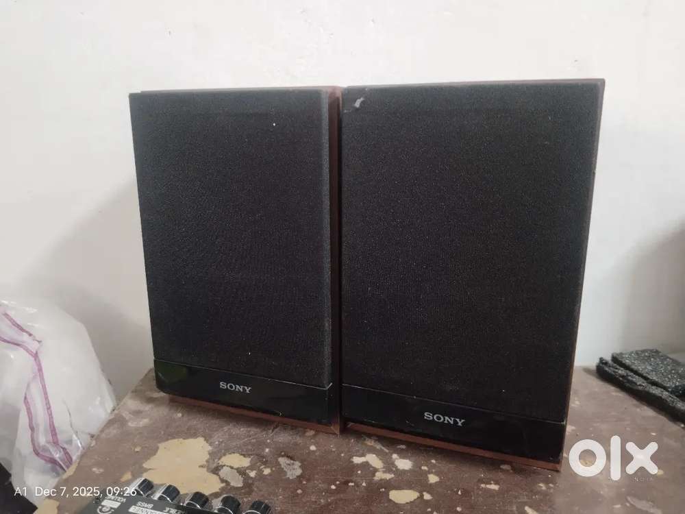 Sony old vintage model bookshelf speakers