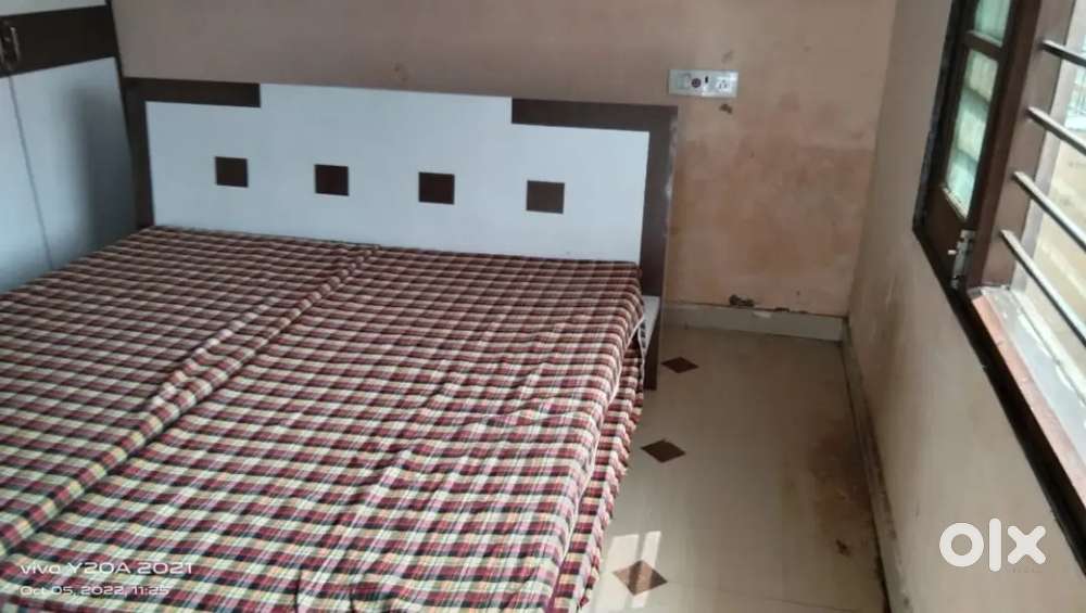 Fully Furnished Room on 1st Floor  Kitchen + Bathroom  For Rent