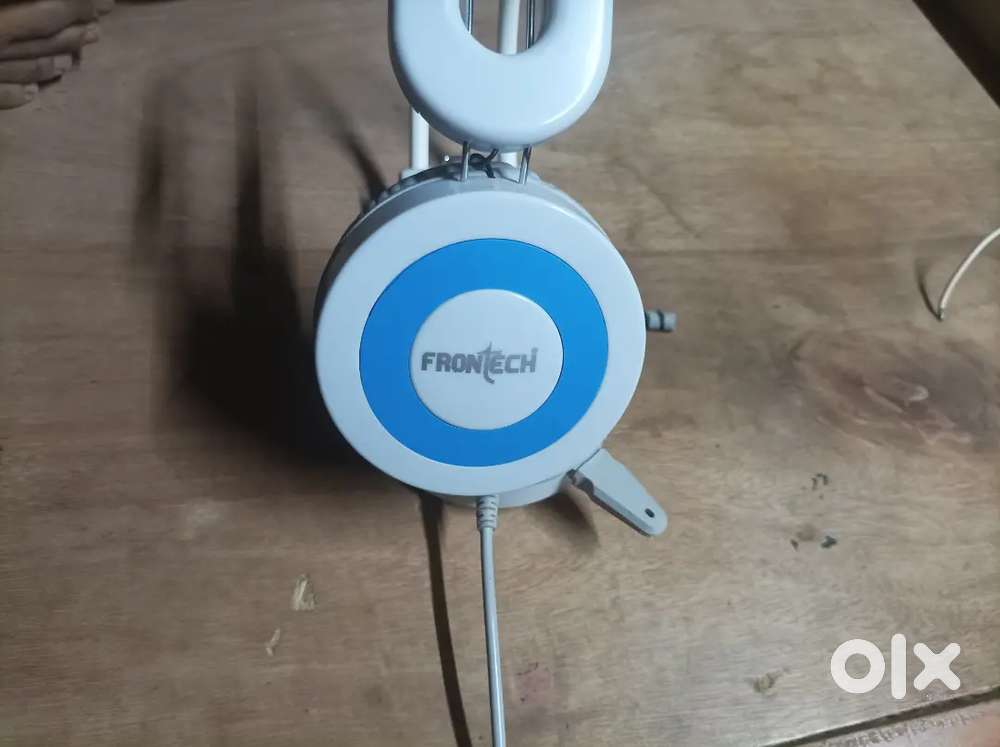 PC.   Headphone with mic.    Frontech.    Wired (audio jack)